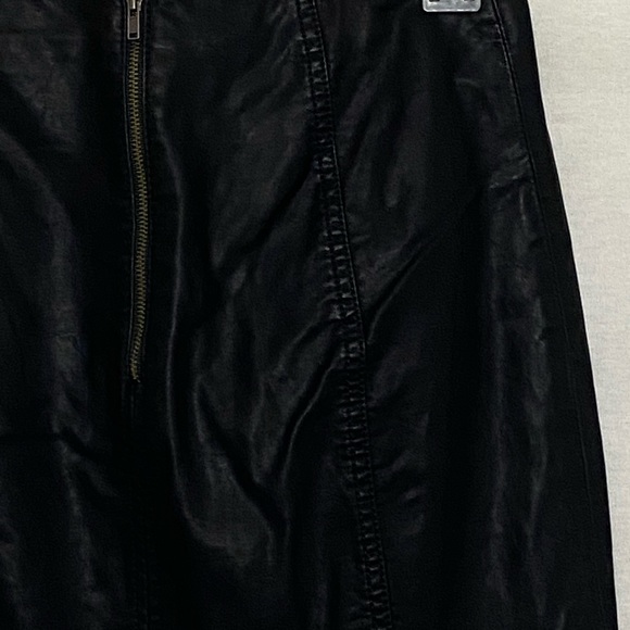 Free People Black Vegan Leather Mini Skirt DD-43 Size 4 - Picture 6 of 15